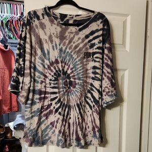 PINK Victoria's Secret Black and Cream Tie-Dye Shirt